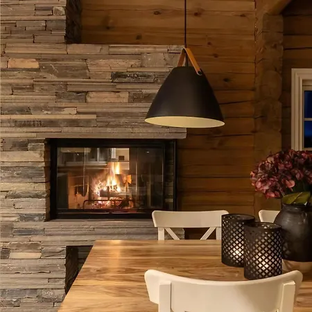 Timber With Hot Tub And Runs In