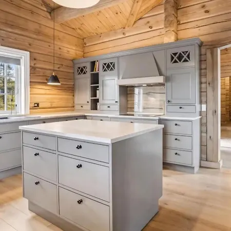 Timber With Hot Tub And Runs In Casa de Férias Veggli